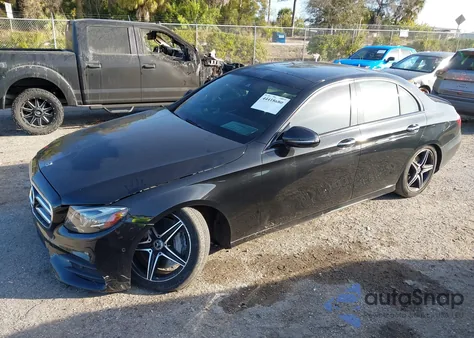 2018 Mercedes-Benz E 300 z USA, uszkodzony, nr VIN WDDZF4JB6JA320325